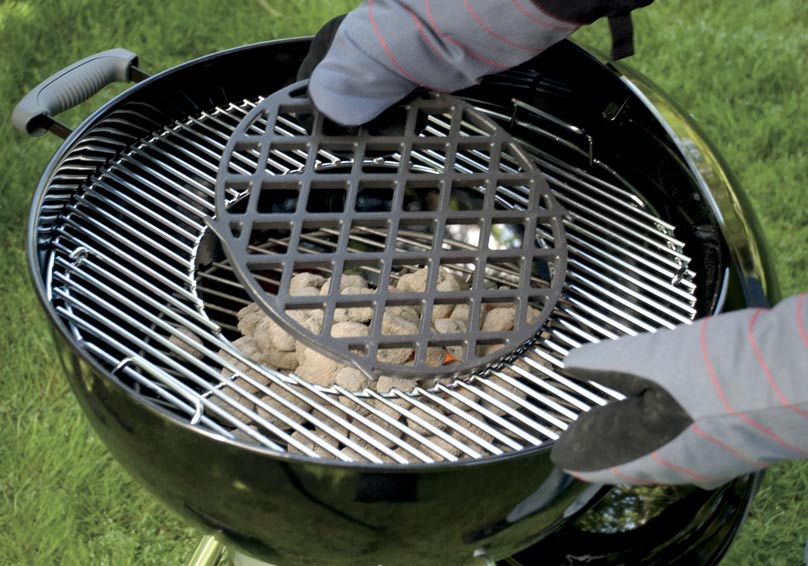 grille de saisie en fonte Gourmet Weber Barbecue à Charbon